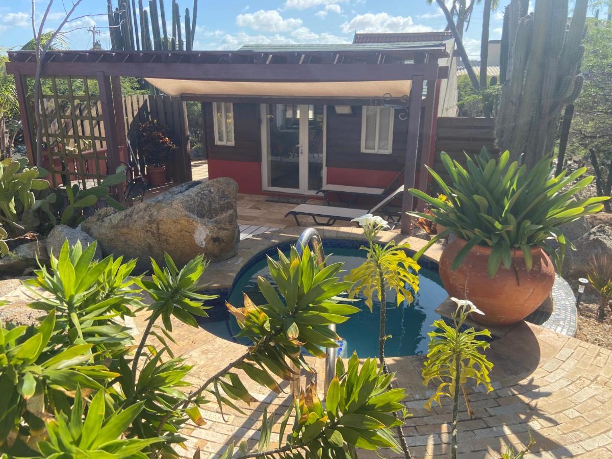 Cozy Studio With Private Spa Oranjestad Extérieur photo