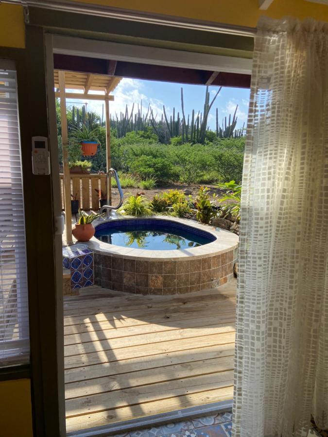 Cozy Studio With Private Spa Oranjestad Extérieur photo